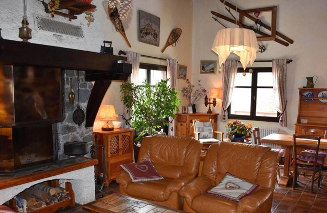 Chalet, wifi, terraza, balcón, chimenea o estufa a leña, local para esquís, 120m², Courchevel