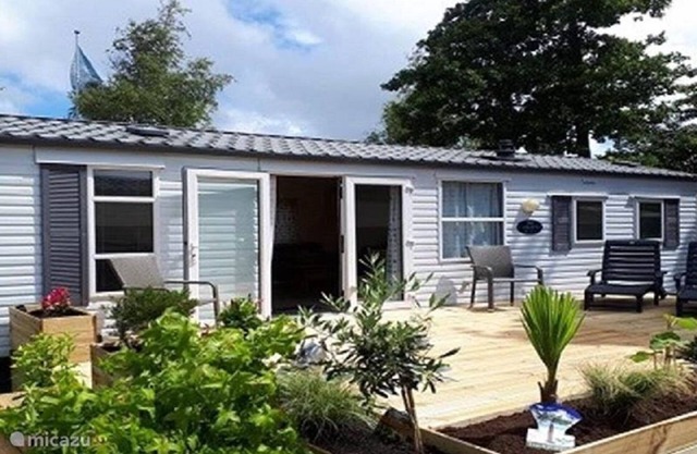 Chalet up to 5 p. with private garden beach and large verandas, lots of privacy.