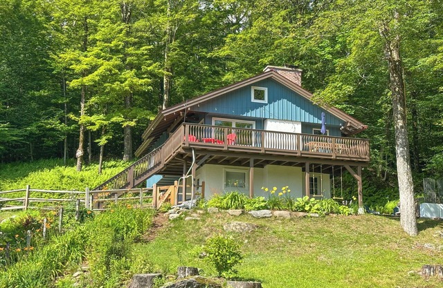 Chalet Valhalla with Hot Tub right next to Sugarbush Resort