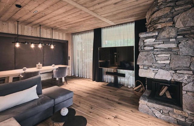 Chalet 'Waldchalet mit Jacouzzi' con vistas a la montaña, terraza privada y Wi-Fi