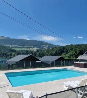 Chalet with beautiful lake view 6B