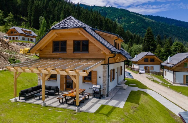Chalet with covered terrace, sauna and spa bath
