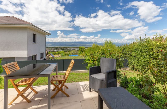 Chalet con vistas al lago, terraza y Wi-Fi