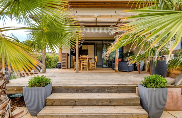 Chalet con piscina cubierta compartida, terraza y aire acondicionado - Pomérols