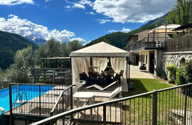 CHALET CON PISCINA