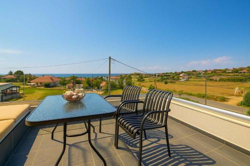Chalkidiki's Seaview Escape - Cozy Summer Getaway