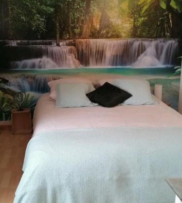 chambre atypique entre mer et collines