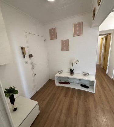 Chambre avec salle de bain privée, MOULIN ROUGE, 20 min de Paris APPARTEMENT COMMUN