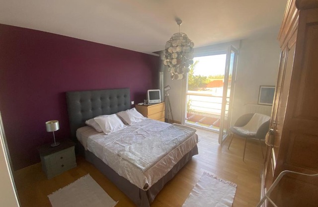 Chambre avec salle de bain privée à l étage dans ma maison