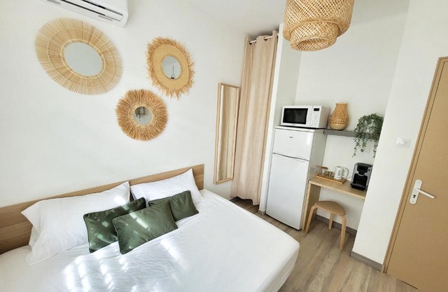 Chambre climatisée lit double dans villa - Proche Centre Tramway