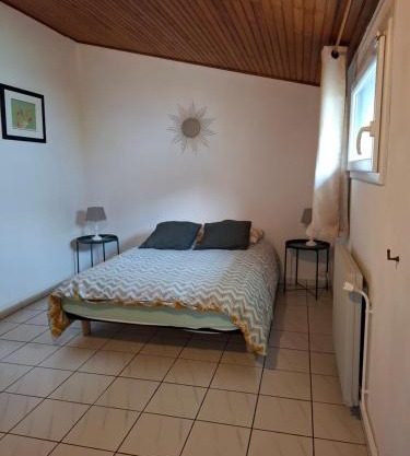 Chambre cosy et salle d'eau dans maison Mérignac Arlac