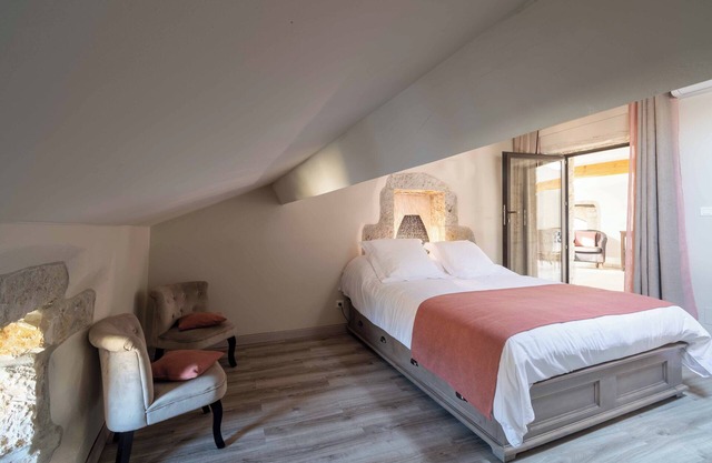 Chambre D'hôtes La Mansarde - L'antre de Pierres - Ardèche Méridionale