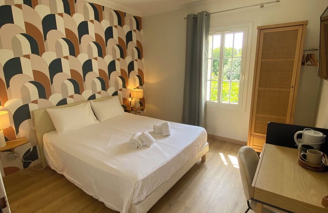 Chambre d'hôtes Gascogne with swimming pool at domaine de pouzergues near Agen