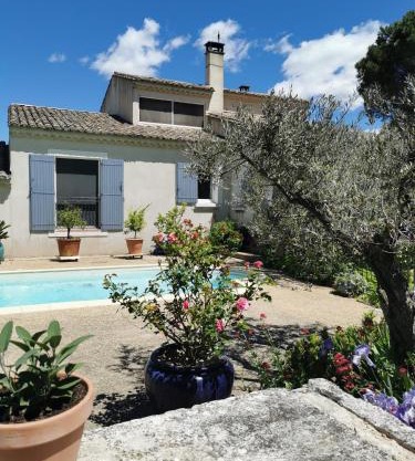 Chambre dans verdure Provençale