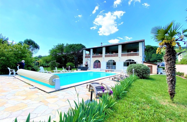 Chambre NINA 2/4p, swimming pool, jacuzzi, large enclosed park, trampoline