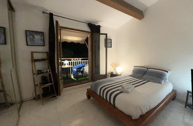 Chambre privée avec salle d’eau et terrasse au calme