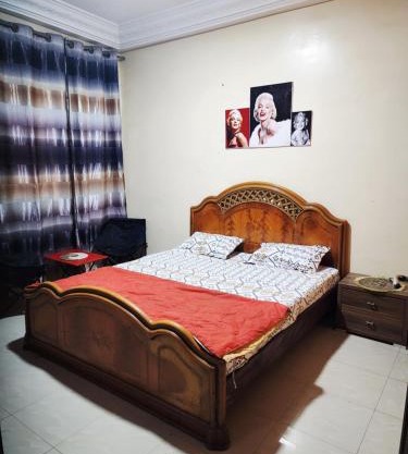 Chambre ventilée avec toilette extérieure pour vos sejours