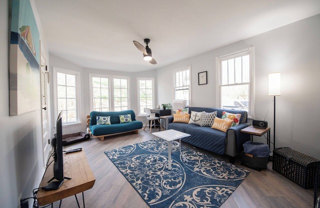 Champagne Cottage - Cottage Retreat w/Lake Michigan Access!
