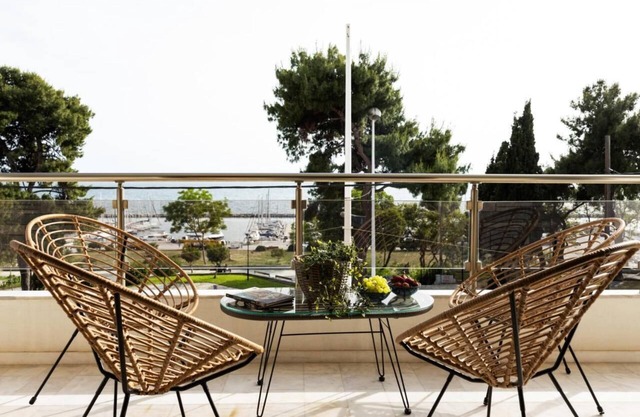 Champagne Sea View Apartment by BiNoBi!