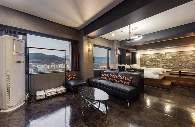 Changwon Bongok-dong Fine Avenue Hotel