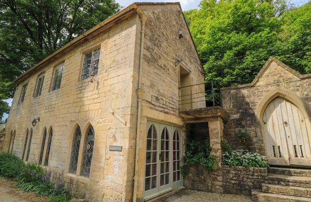 CHAPEL COTTAGE, pet friendly in Chalford, Gloucestershire