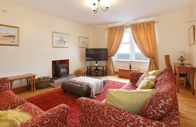 Chapelerne Farmhouse - a house that sleeps 10 guests in 4 bedrooms