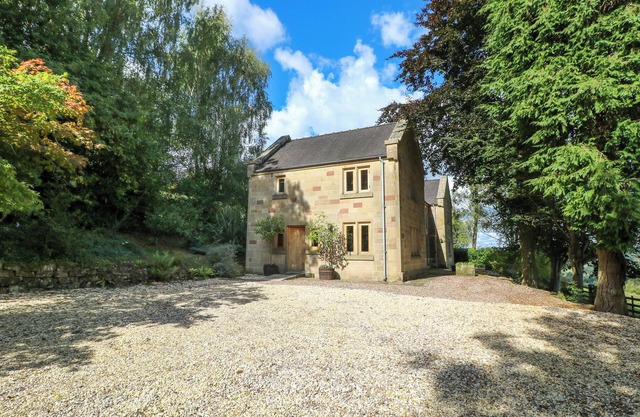 CHAPELFIELD, family friendly, character holiday cottage in Wirksworth