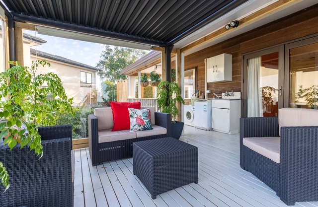 Character 4BR Home - Seaview - Skyline - Hot tub