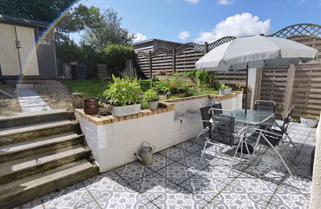 Character cottage in centre of Cornwall with sun trap garden