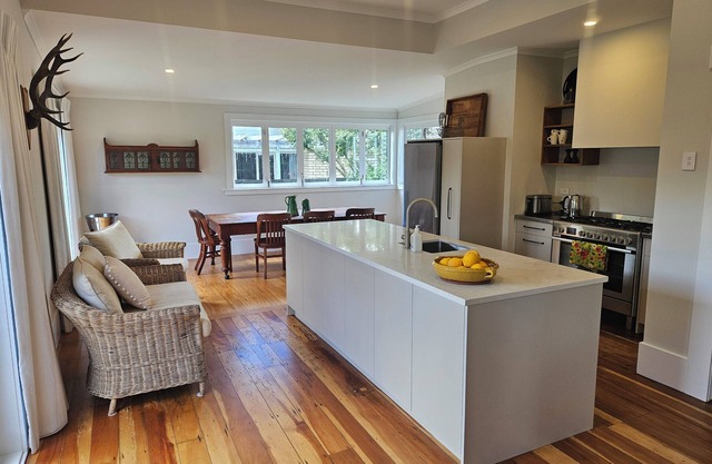 Character home in inner city, Awesome location near FMG Stadium and Seddon Park