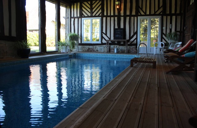 Casa de carácter de 320 m2 con piscina cubierta climatizada en una yeguada
