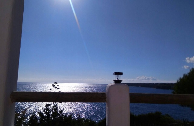 Character house, great sea views.... the sea at your feet.