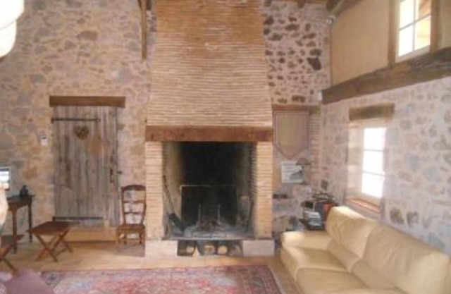 Character house in a 1 hectare airial with heated swimming pool