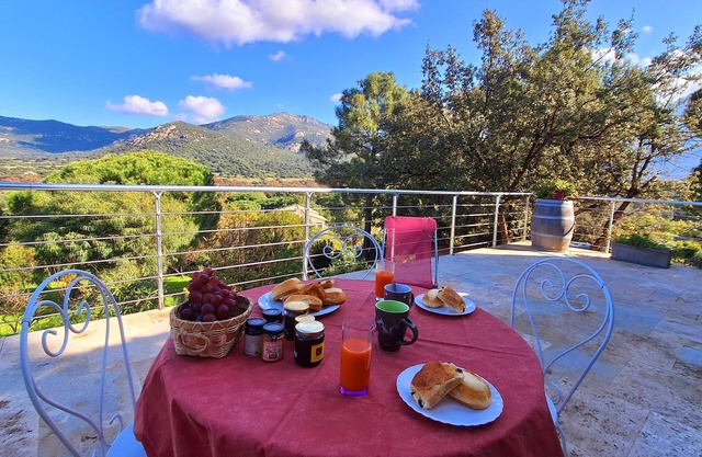 Character house, magnificent view, sleeps 6
