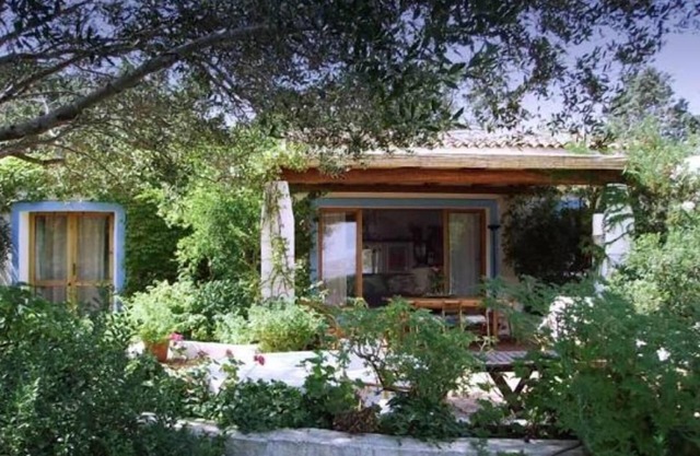 Casa de carácter con jardín frente al mar