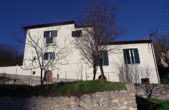 Villa de piedra de carácter adecuada para alquiler