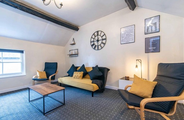 Characterful 2 bedroom apartment - Central location