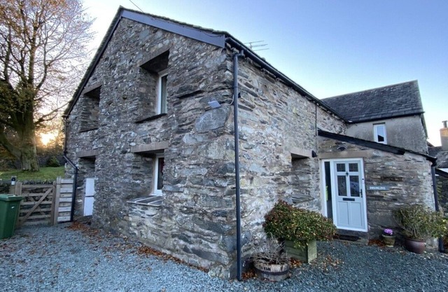 Characterful & spacious C17th cottage. 3 Bed. Pet friendly. Rural tranquillity.
