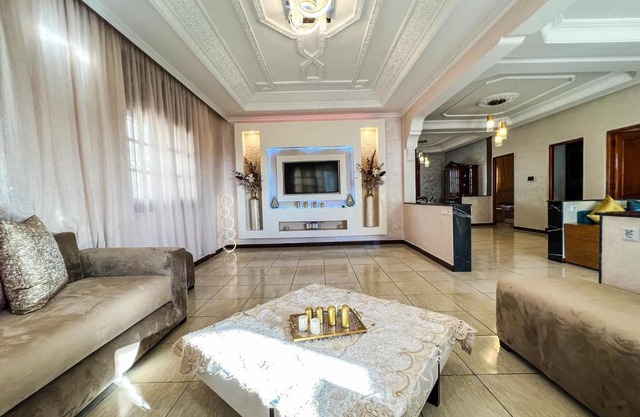 Charatane, 2 bedroom, spacious & bright 100m² at 200m beach