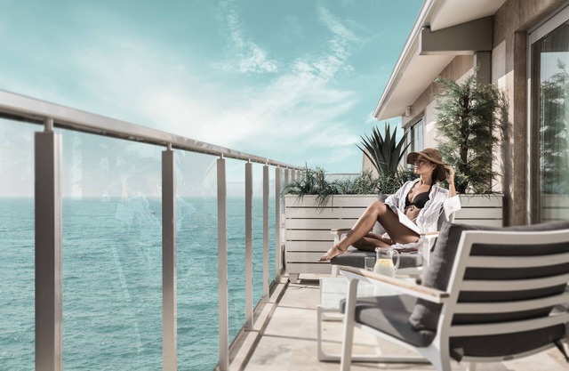 Charisma De Luxe Hotel