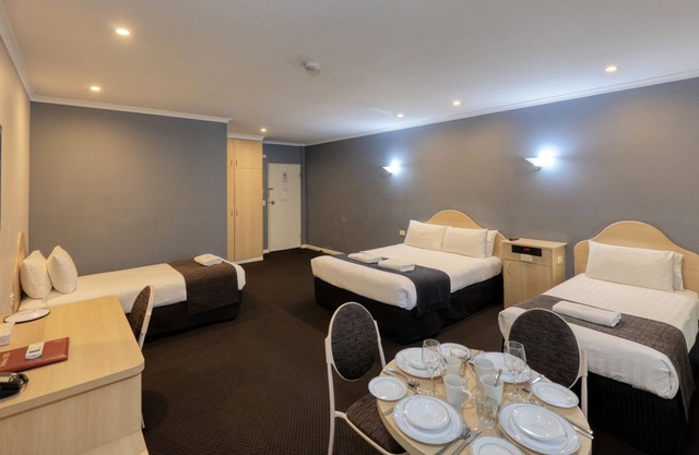 Charles Rasp Motor Inn & Cottages