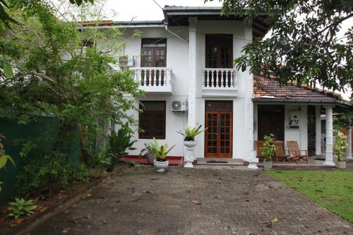 Charles Villa Rawathawatta