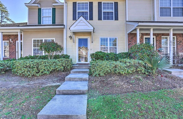 Charleston Townhome ~ 13 Mi to Sand & Surf!