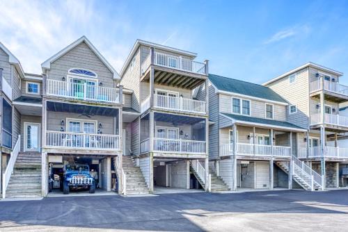 Charlie's Bayside Retreat - Pet friendly, In town!