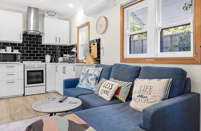 Charlottes Cottage - Heart of Ettalong beach