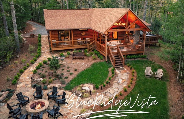 SALE! Unwind in Style, Mtn Views, HotTub, FirePit