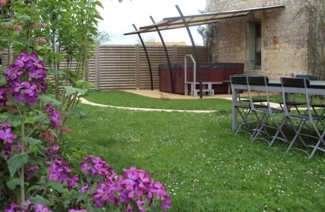 Casa antigua renovada con jardín, SPA, cerca de panadería y skate park