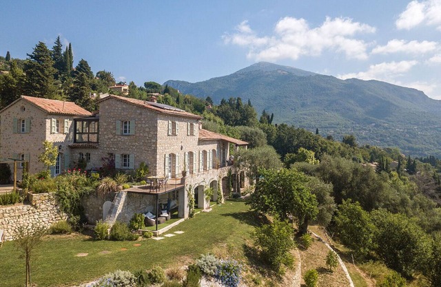 Villa de lujo de 6 dormitorios en Le Bar sur Loup con piscina climatizada y vistas excepcionales