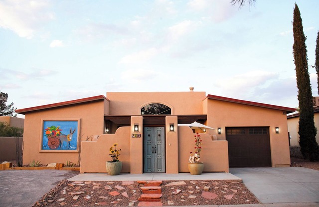 Charm of Mesilla - New Cozy exquisitely furnished home.