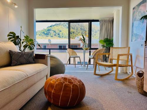 Charm on Commons, Mauao